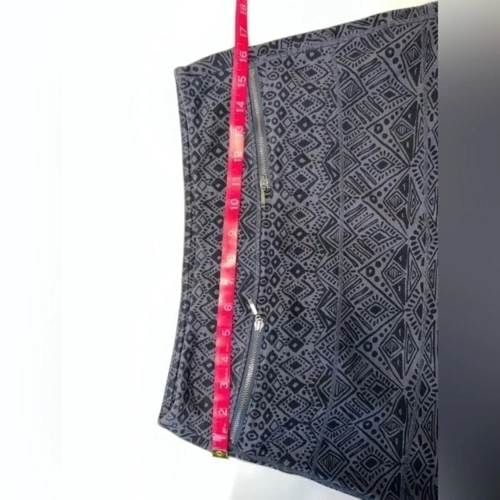 Athleta‎ Cassava Strata Tribal Printed Black/Grey Athletic Skirt small